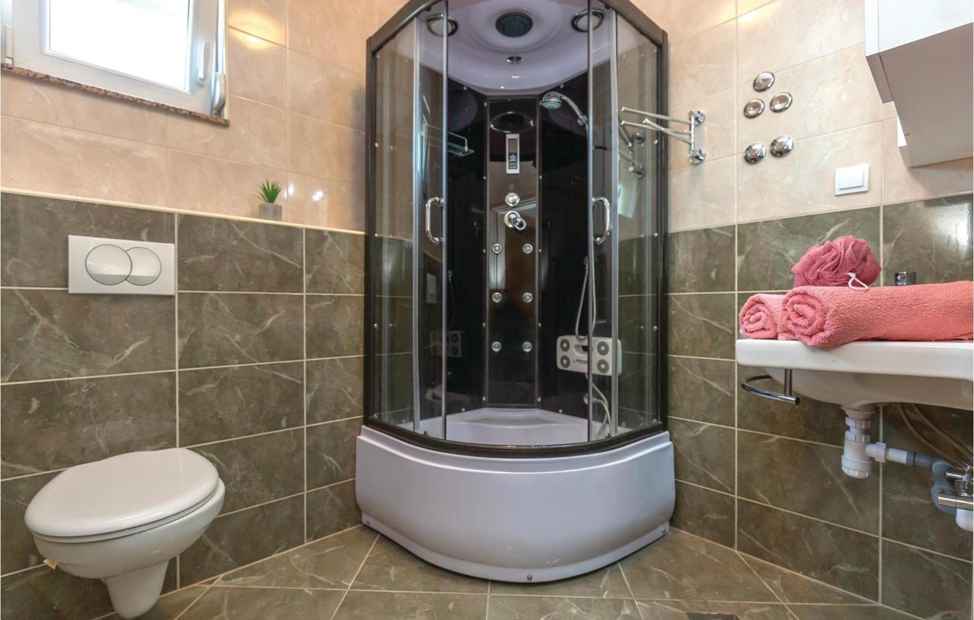 Gorgeous Apartment In Krvavica With Kitchen Dış mekan fotoğraf