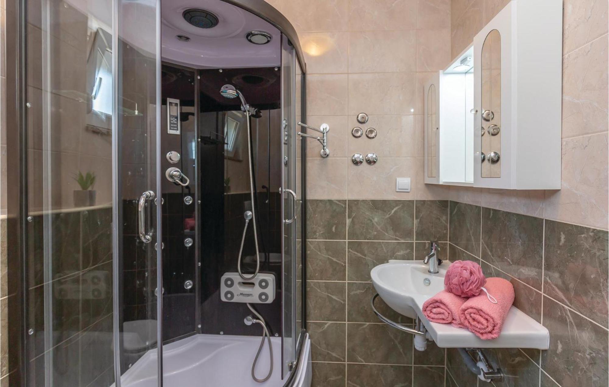 Gorgeous Apartment In Krvavica With Kitchen Dış mekan fotoğraf