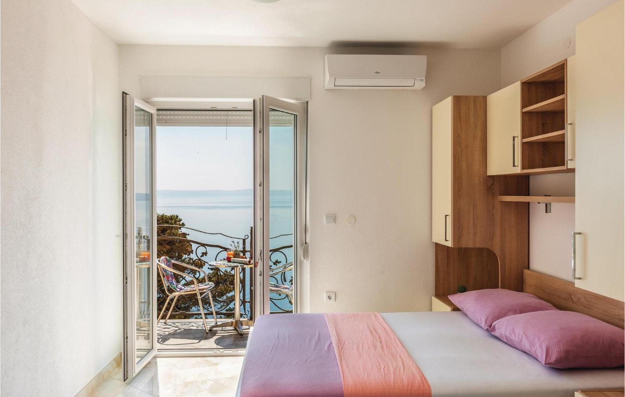 Gorgeous Apartment In Krvavica With Kitchen Dış mekan fotoğraf