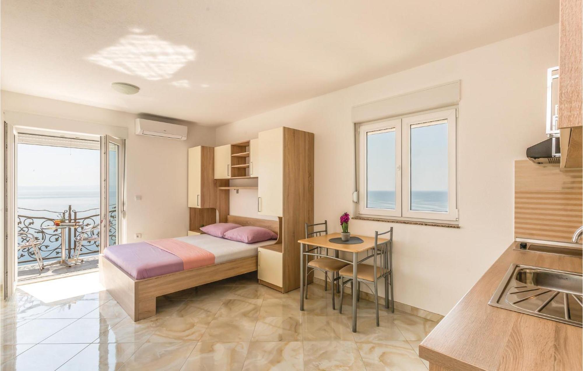 Gorgeous Apartment In Krvavica With Kitchen Dış mekan fotoğraf