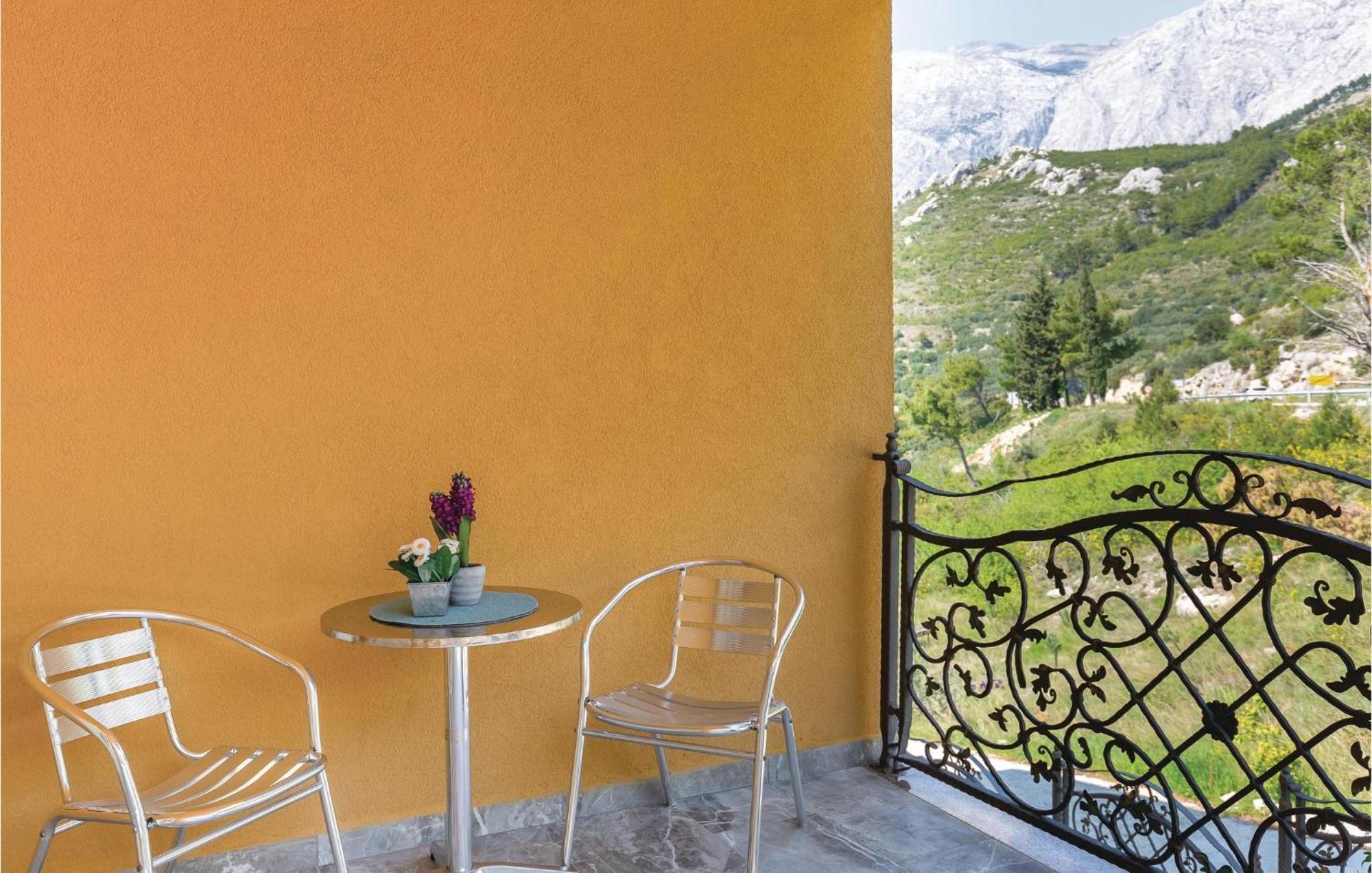 Gorgeous Apartment In Krvavica With Kitchen Dış mekan fotoğraf