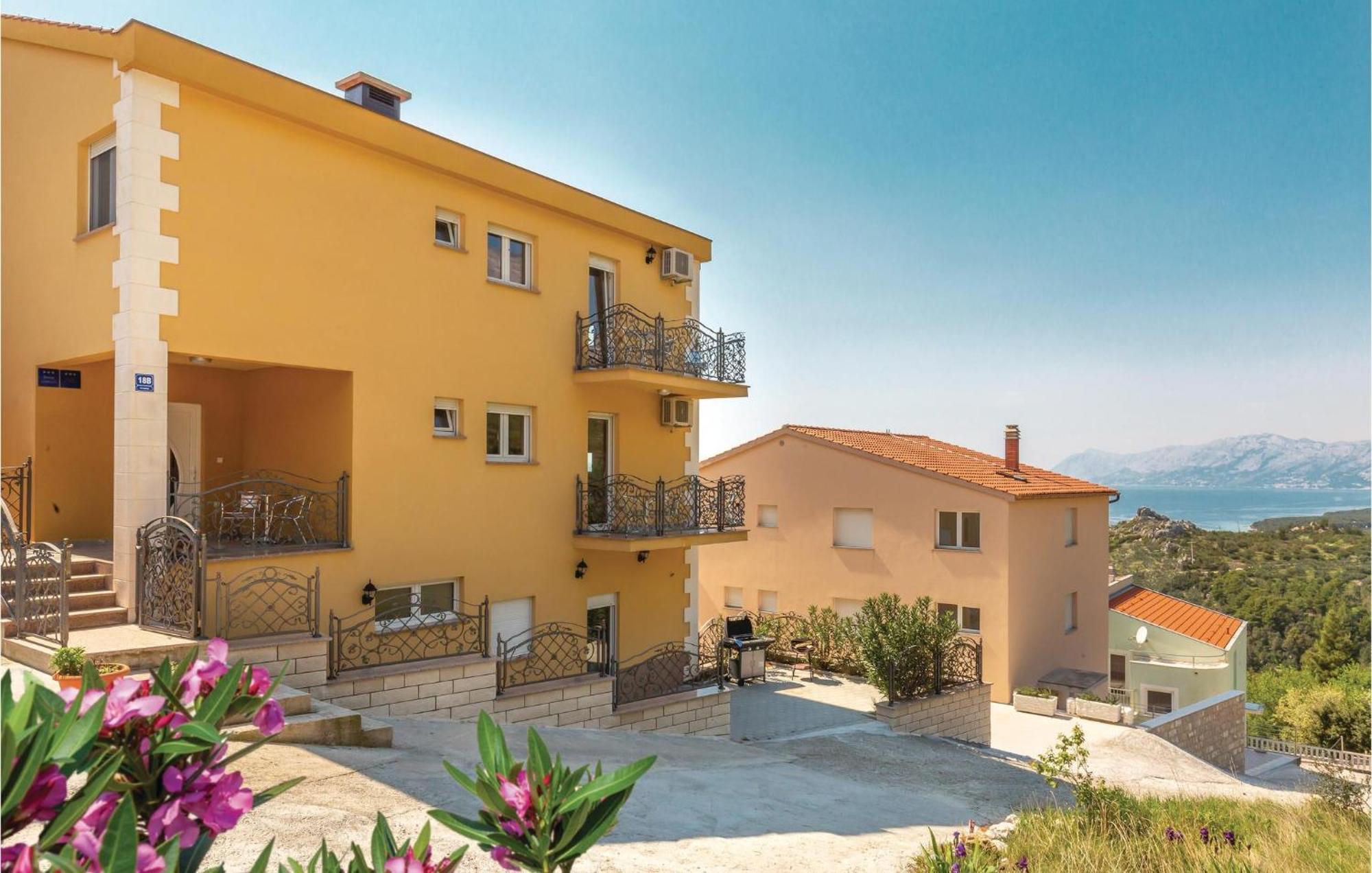 Gorgeous Apartment In Krvavica With Kitchen Dış mekan fotoğraf