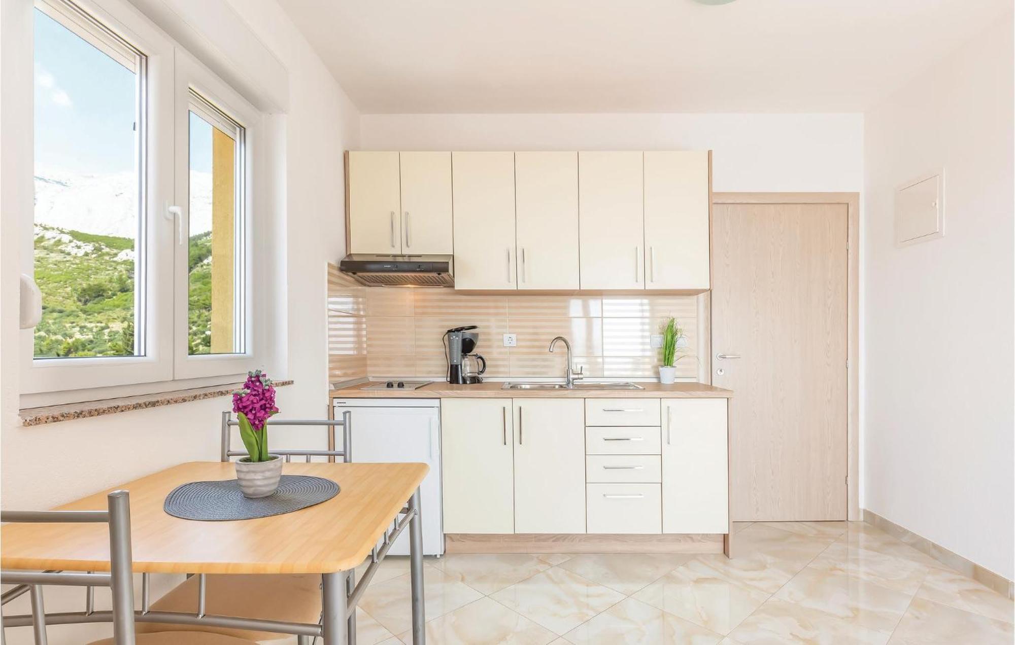 Gorgeous Apartment In Krvavica With Kitchen Dış mekan fotoğraf